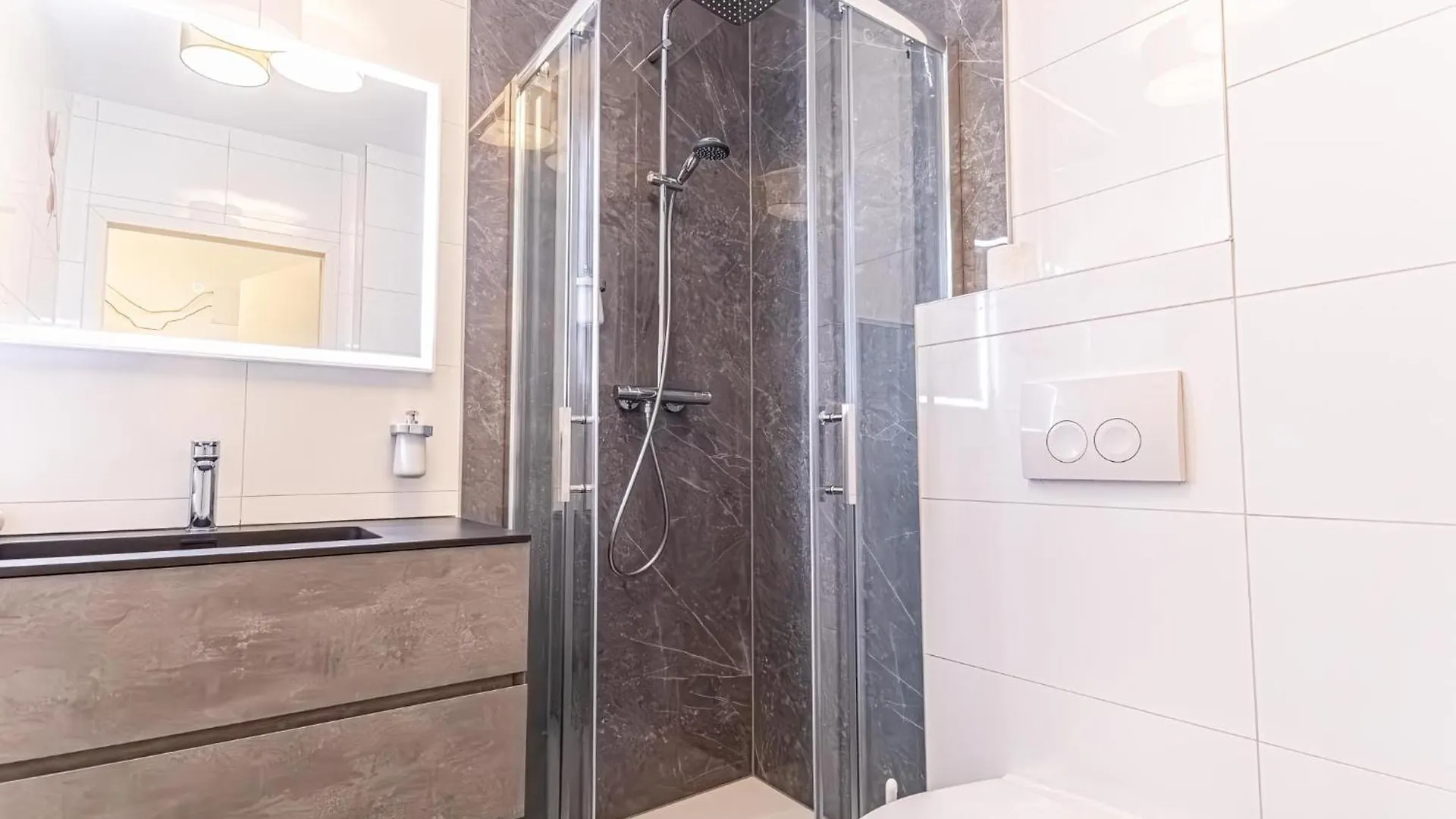 Trendy - Modern 1Br & 1Lr Apartment In Vienna Center Austria