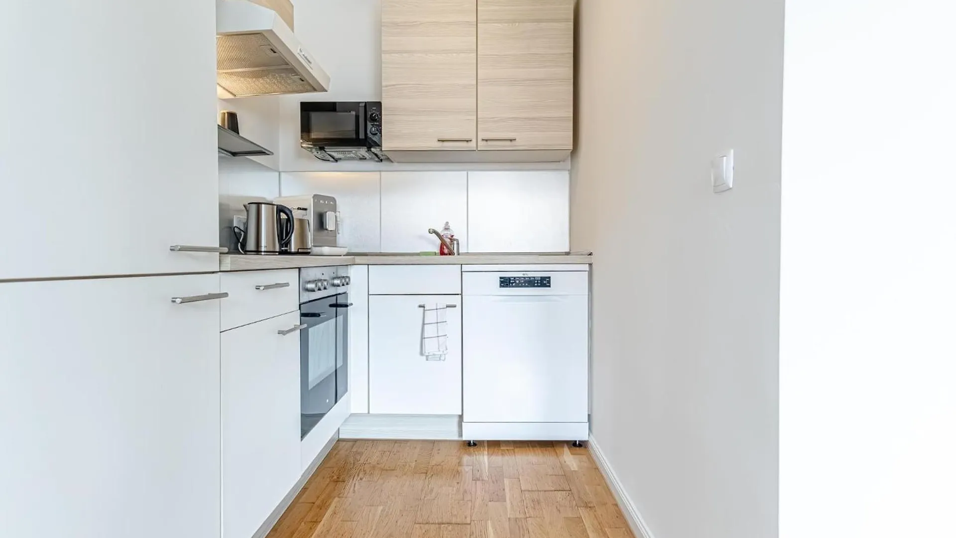 Trendy - Modern 1Br & 1Lr Apartment In Vienna Center