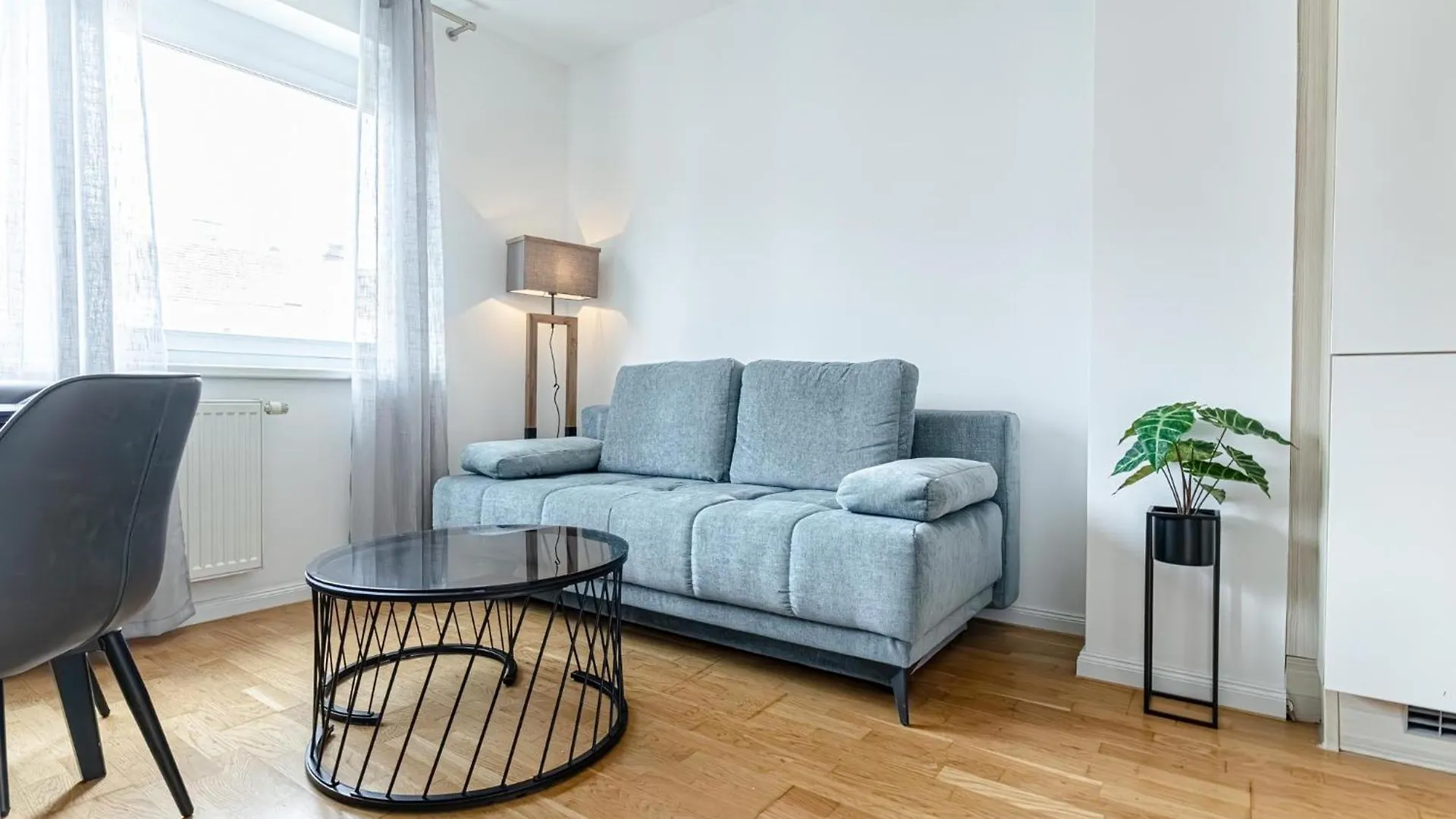 Trendy - Modern 1Br & 1Lr Apartment In Vienna Center
